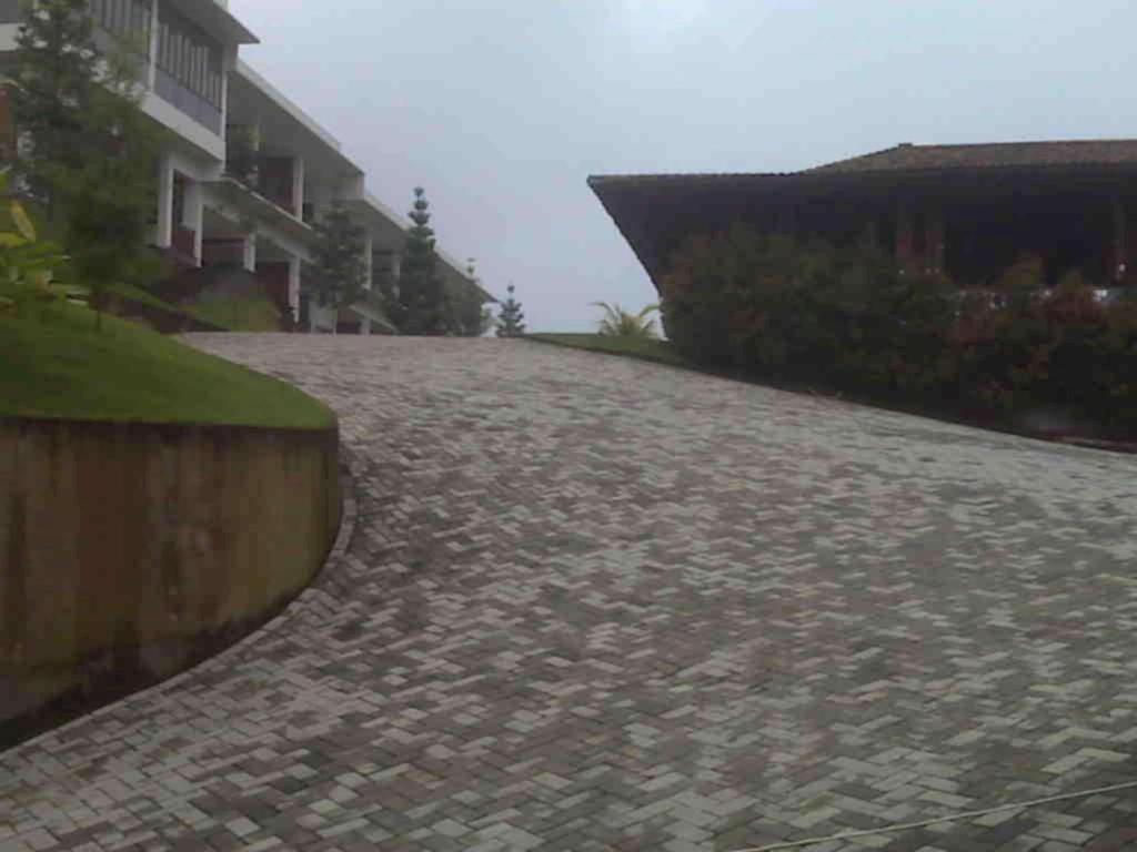 Jimmers Mountain Resort Puncak Exterior photo