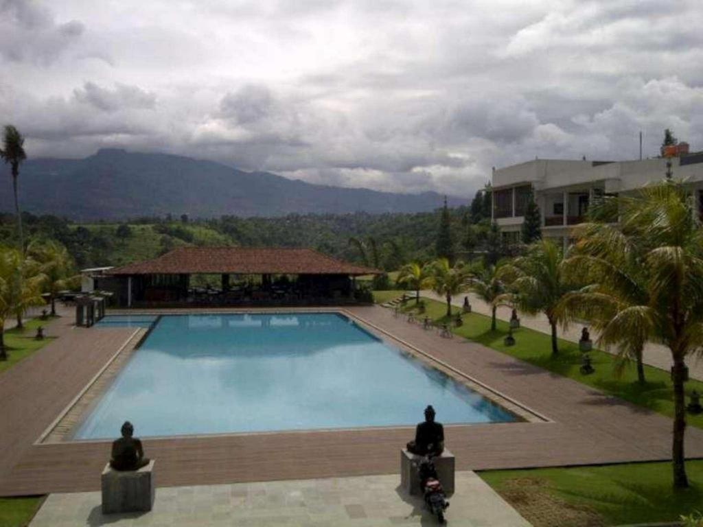 Jimmers Mountain Resort Puncak Exterior photo